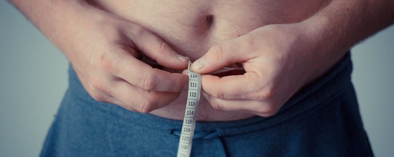 الفرق بين الدهون الظاهرة والدهون الحشوية لماذا لا تعكس زيادة الوزن دائمًا حجم الخطر الصحي؟